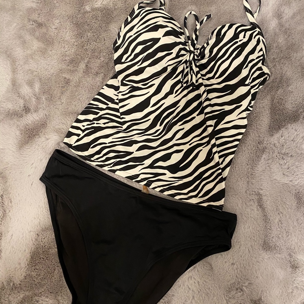 Victoria’s Secret 2 piece swimsuit
